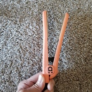 Travel size hair iron